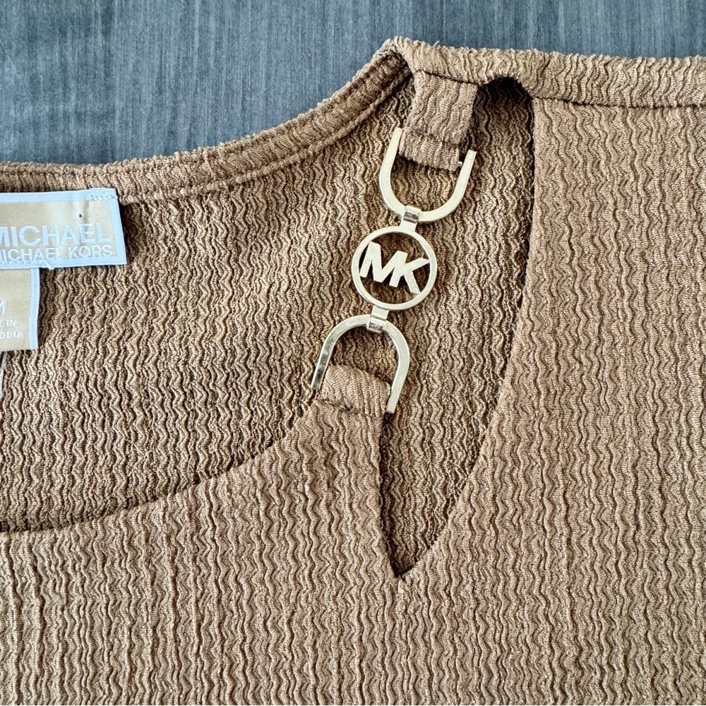 Michael Kors gold logo cutout neckline brown top size M NWT $110 - Picture 3 of 8